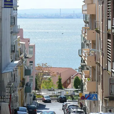 Charming アパート